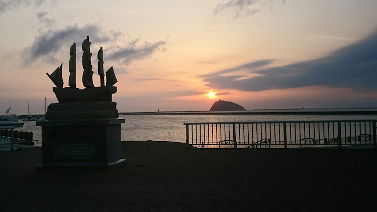 ムーヴの室蘭・変わりばえしないショット・📱スマホの限界です❗・大黒島と夕陽🌇に関するカスタム事例の投稿画像1枚目
