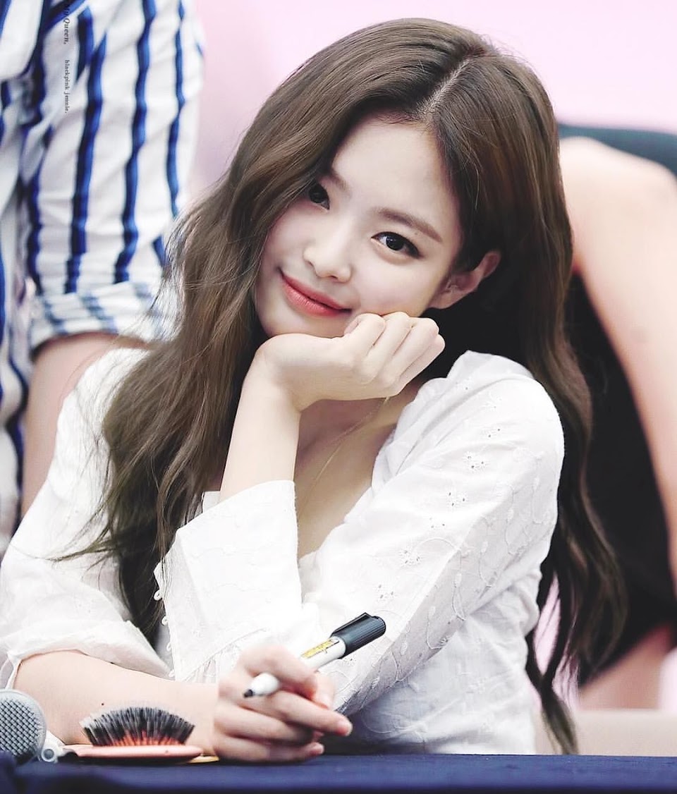 22 Pictures Of BLACKPINK's Jennie That Show Just How Big And Beautiful ...