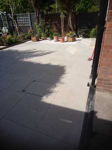 Porcelain paving 