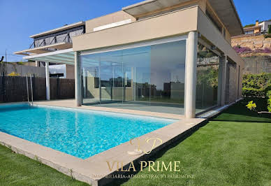 Property with pool 4