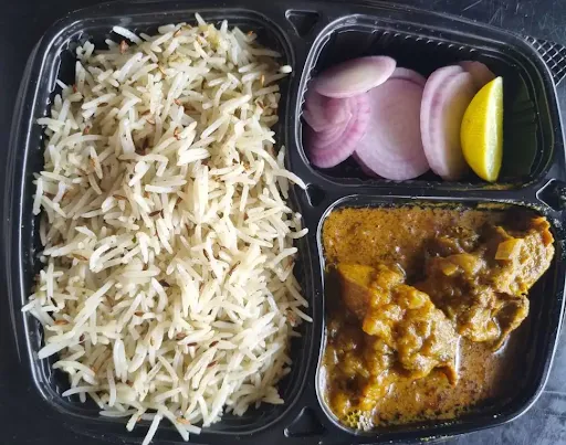 Chicken Curry [300 Ml] With Jeera Rice [450 Ml] And Salad