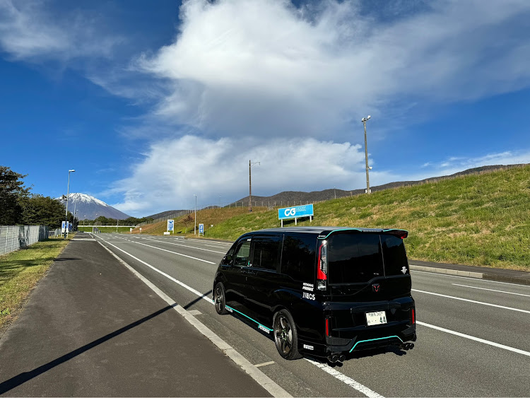 ステップワゴンの富士山とコラボ・ステップワゴン・お題に乗って・RP3・モデューロXに関するカスタム事例の投稿画像2枚目