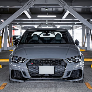 RS3 セダン 8V型