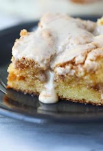 Easy Cinnamon Roll Cake was pinched from <a href="http://cookiesandcups.com/easy-cinnamon-roll-cake/" target="_blank">cookiesandcups.com.</a>