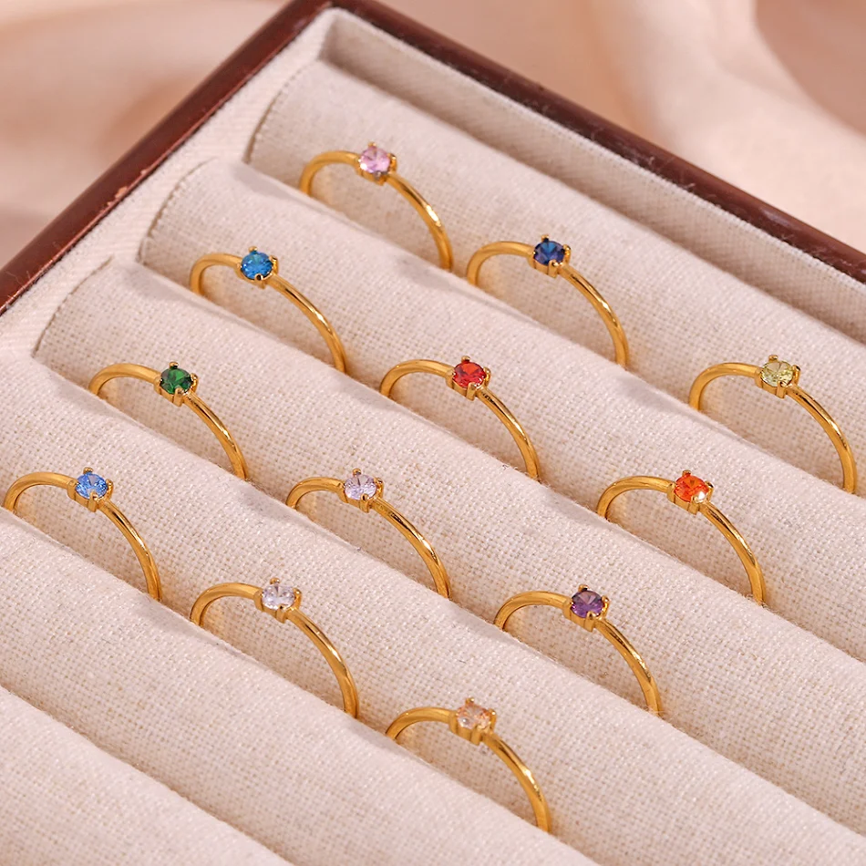 Mode, eenvoudige en lichte luxe verjaardagsring, een stijlvol accessoire om je speciale dag te vieren, ideaal om cadeau te geven.