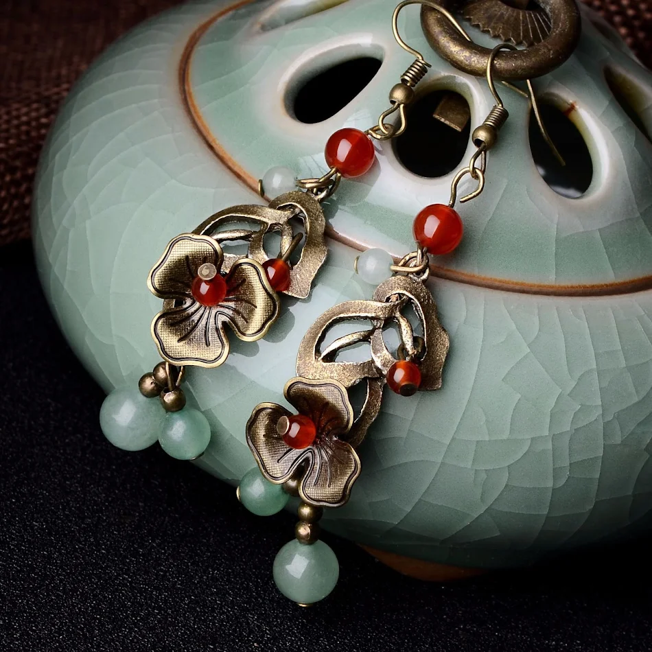 Boucles d'oreilles vintage rétro à motif de feuille et fleur ajourée, élégantes et à la mode, un accessoire gracieux pour femme