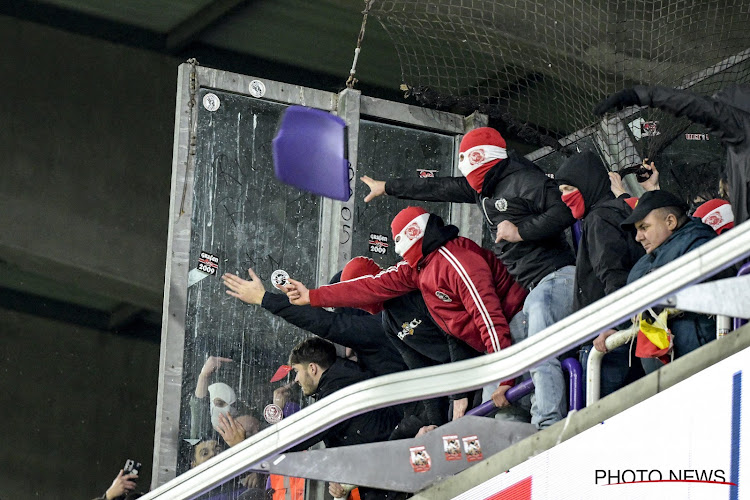 Weeral rellen in Anderlecht-Standard: match stilgelegd, stoeltjes vliegen door de lucht