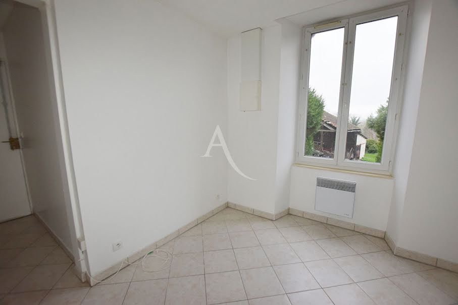 Location  appartement 1 pièce 27.3 m² à Rampillon (77370), 495 €