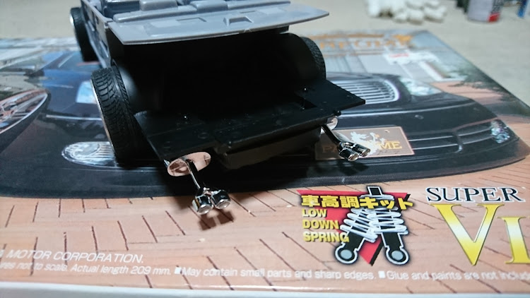 焼きたらこ折原さんが投稿した31セルシオ後期・アオシマ文化教材社・シャコタン・プラモデル制作に関するカスタム事例の投稿画像3枚目