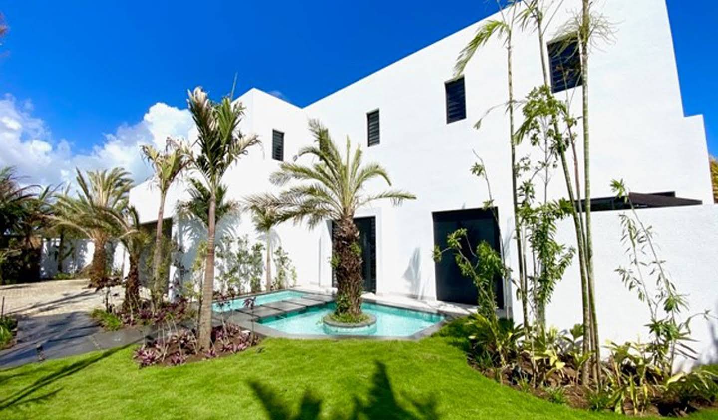 House with garden and terrace Cap Malheureux