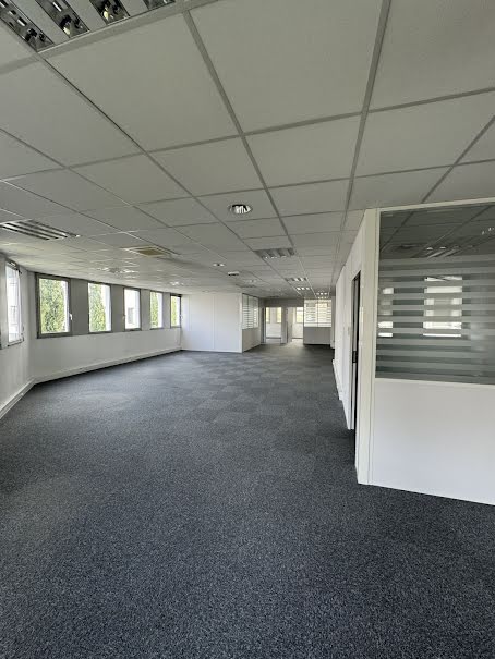 Location  locaux professionnels  232 m² à Bron (69500), 2 892 €