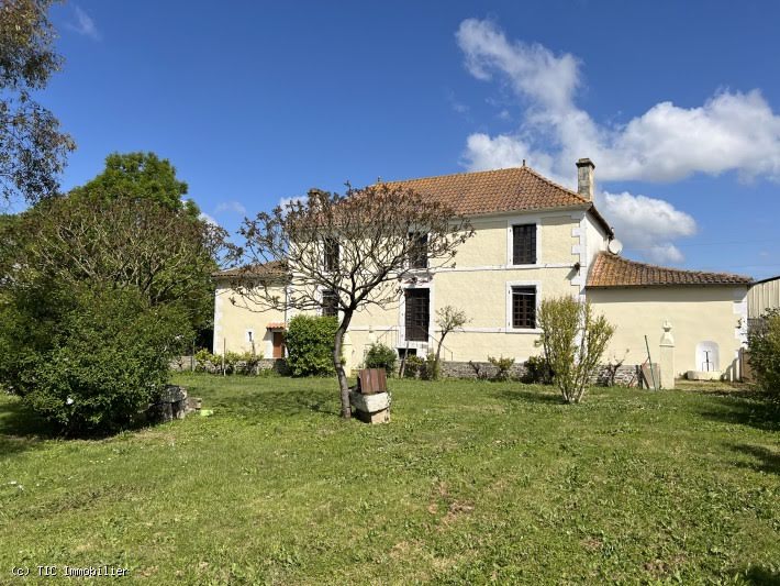 Vente propriété 7 pièces 194 m² à Villefagnan (16240), 199 950 €