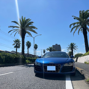 R8 クーペ