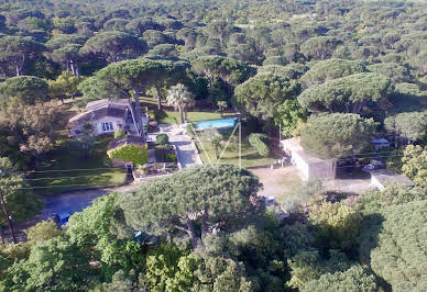 Villa avec piscine et terrasse 2