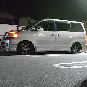 ヴォクシー AZR60G