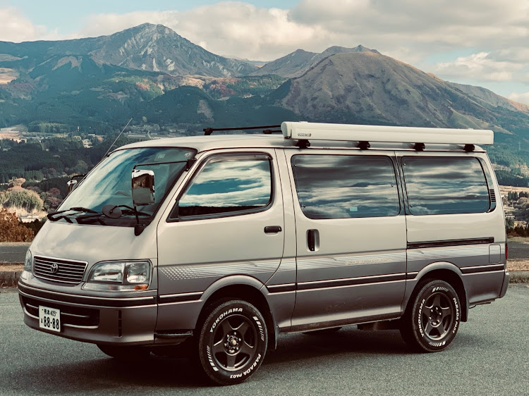 ハイエースワゴンの100系ハイエースワゴン・中山美穂さんのご冥福をお祈りします。・冬の空・12月もよろしくお願いします・ハイエースに関するカスタム事例の投稿画像1枚目