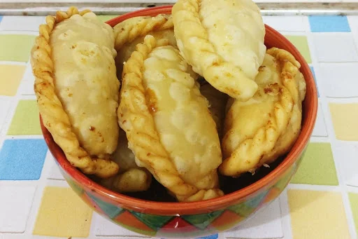 Suji Khoya Ghujia [150 Grams]