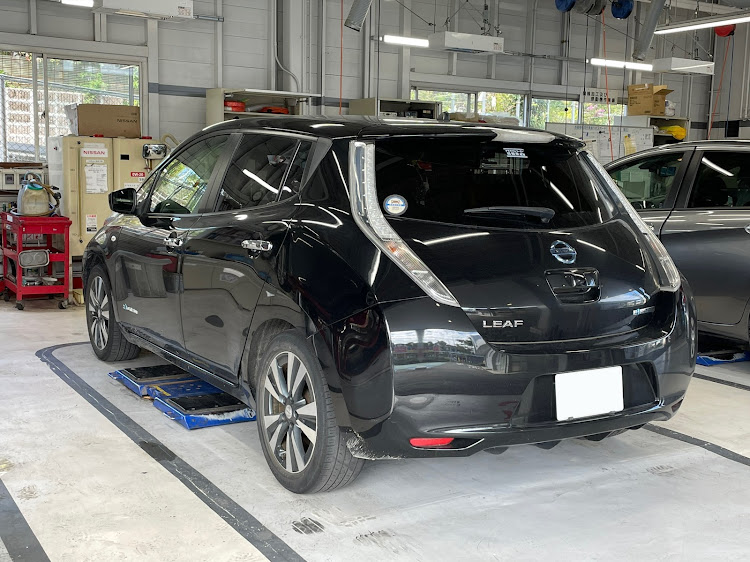 リーフの撥水ウインドウ・車検に関するカスタム事例の投稿画像1枚目