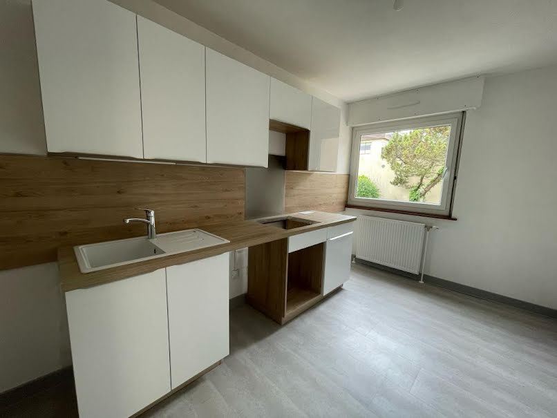 Location  maison 3 pièces 81 m² à Riedisheim (68400), 990 €