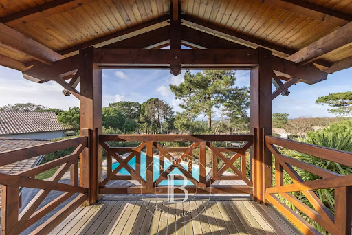 Seaside villa with pool 5
