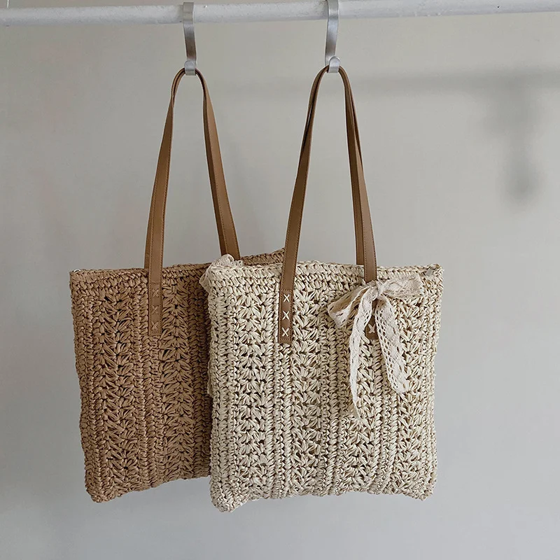 Sac bandoulière d'été en paille tressée, grande capacité, idéal pour la plage. Emportez tout le nécessaire avec style et confort.
