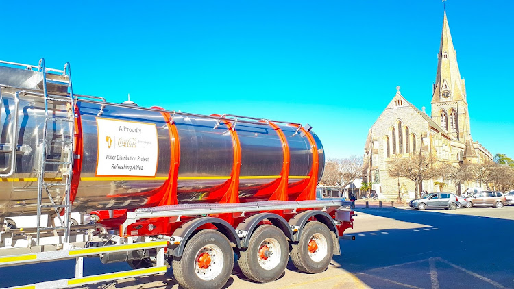 Coca-Cola Beverages SA partnered with Gift of the Givers to purchase a tanker to assist in the distribution of water in drought-stricken Makhanda. Picture: SUPPLIED/THE RIVERBED AGENCY