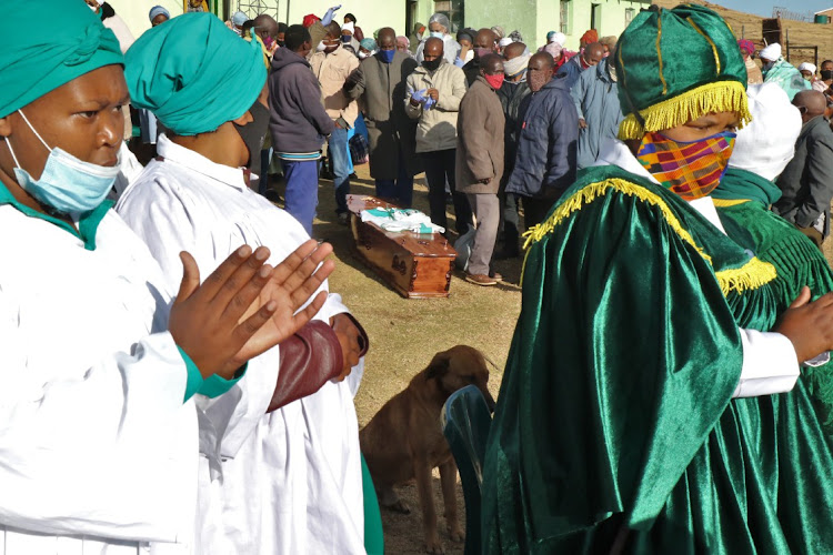 Noloyiso Gengqa who was on Mondady shot execution style allegedly by her ex-boyfriend at her Mandleni Junior Secondary School at Xunu village in Mthatha, was on Sunday buried.