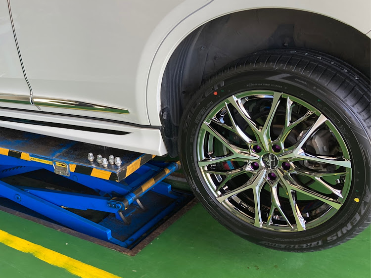 ハリアーのクレンツェウィーバル・ホイール交換・ハリアー・Kranze・wedsに関するカスタム事例の投稿画像3枚目