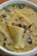 Creamy Alfredo Lasagna Soup was pinched from <a href="http://www.smalltownwoman.com/creamy-alfredo-lasagna-soup/" target="_blank">www.smalltownwoman.com.</a>