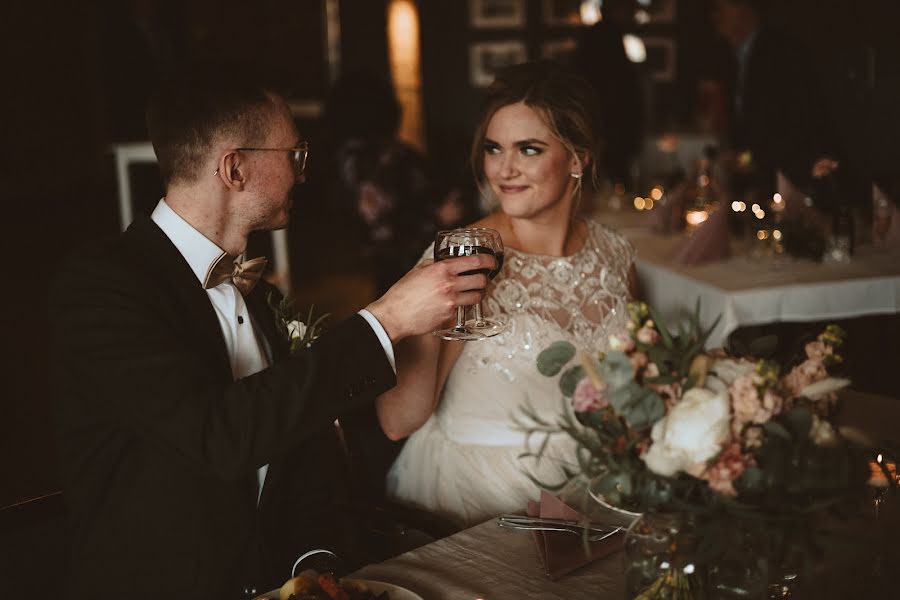 婚礼摄影师Salla Vesa-Tikkanen（kuvaajalahti）。2022 11月16日的照片