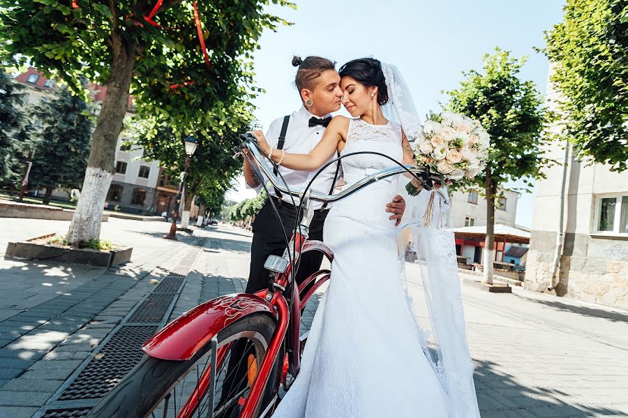 Wedding photographer Aleksandr Shishkin (just-painter). Photo of 15 September 2015