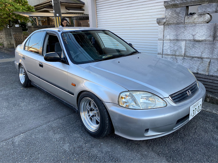 シビックのひっぱりタイヤ・195/55r15・PROXES R1R・トーヨータイヤ・タイヤサイズ教えてくださいに関するカスタム事例の投稿画像2枚目