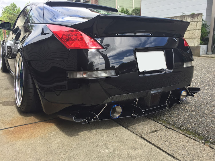 フェアレディZのZ33・リアディフューザー・ニコイチに関するカスタム事例の投稿画像2枚目