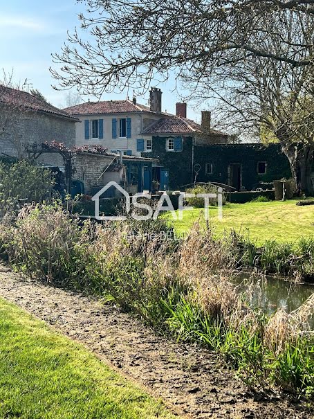 Vente maison 7 pièces 230 m² à Chantonnay (85110), 439 000 €