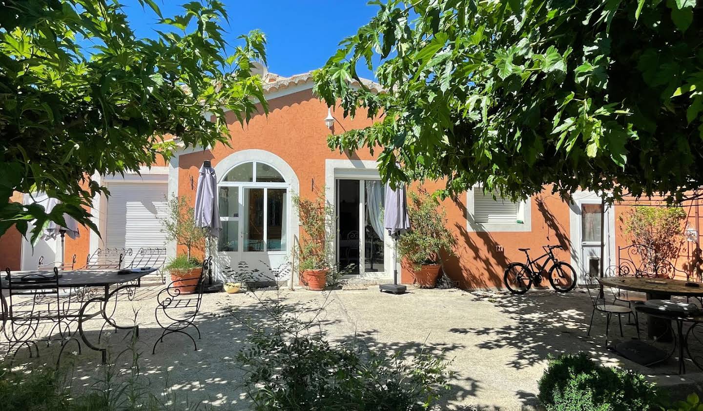 House with pool and terrace L'Isle-sur-la-Sorgue