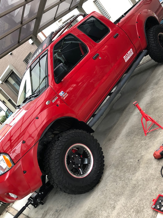 フロンティアのキャリパー塗装・マッドフラップに関するカスタム事例の投稿画像1枚目