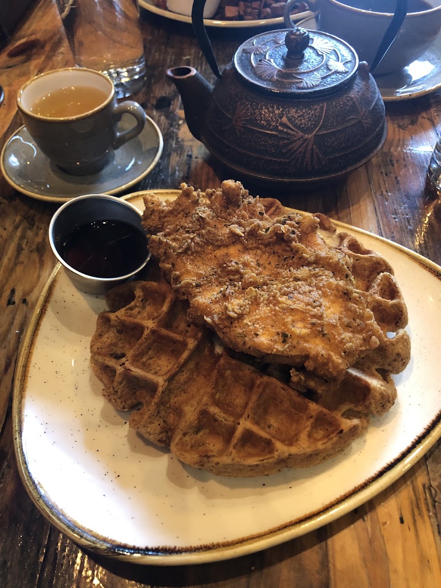 Chicken and waffles 😊