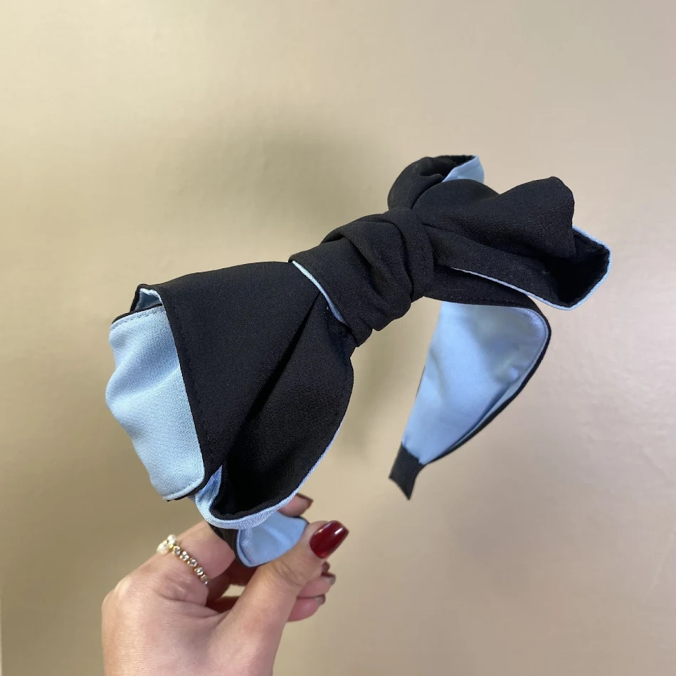 Serre-tête rétro couleur unie multicouche avec nœud tridimensionnel Un accessoire de cheveux élégant et confortable pour un look unique au quotidien.