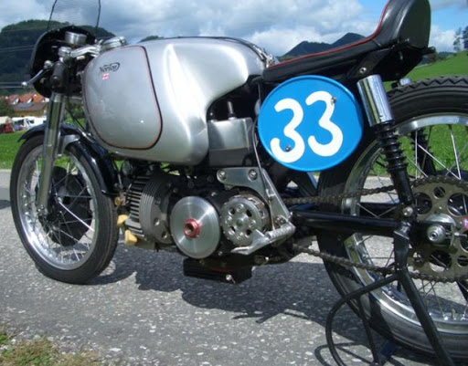 norton-type-f-lors-d-une-course-de-cote