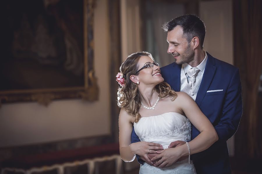 Fotógrafo de casamento Tihanyi Tamás (tihanyitamas). Foto de 24 de fevereiro 2019