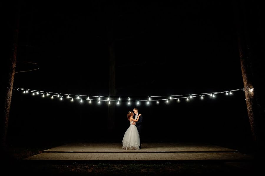 Fotógrafo de casamento Stanislav Rudkovskiy (sten1988). Foto de 3 de agosto 2016