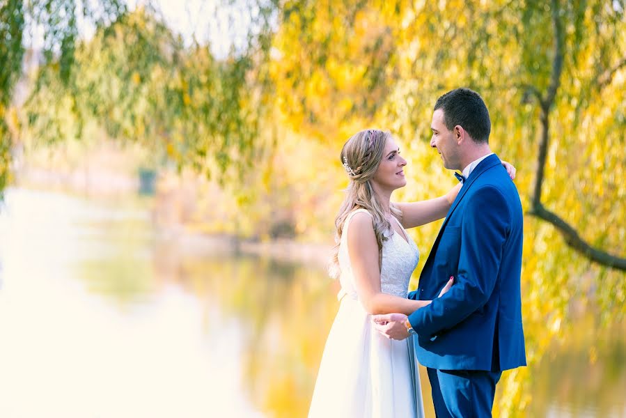 Fotografo di matrimoni Octavian Irimia (octaviro). Foto del 12 marzo 2019