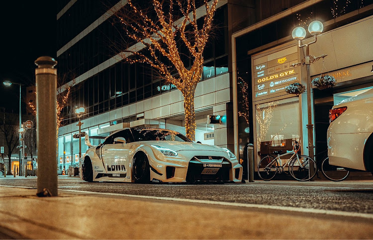 NISSAN GT-RのLIBERTYWALK・LB★WORKS・ドライブ・リバティーウォークに関するカスタム事例の投稿画像2枚目
