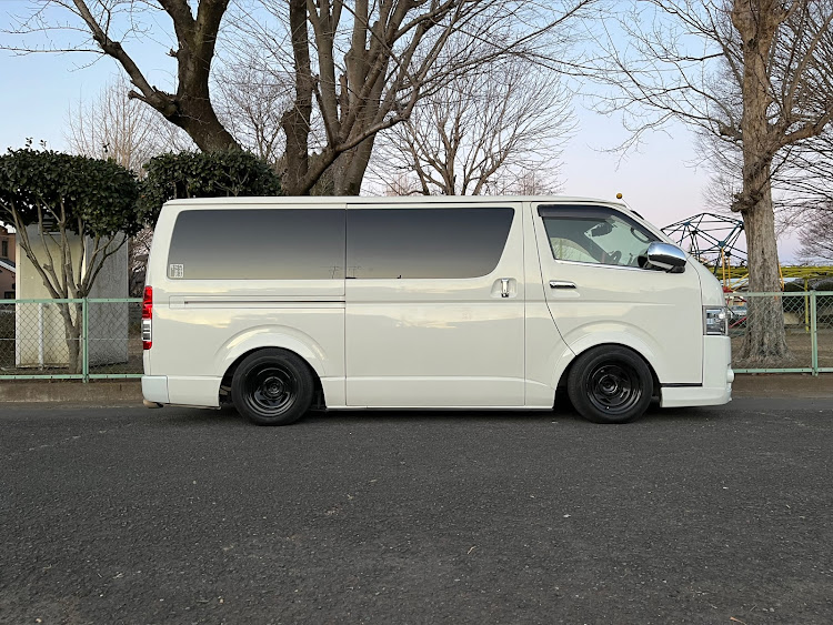ハイエースバンのハイエース・ハミタイ・ぼっち撮影・ムチムチタイヤに関するカスタム事例の投稿画像1枚目