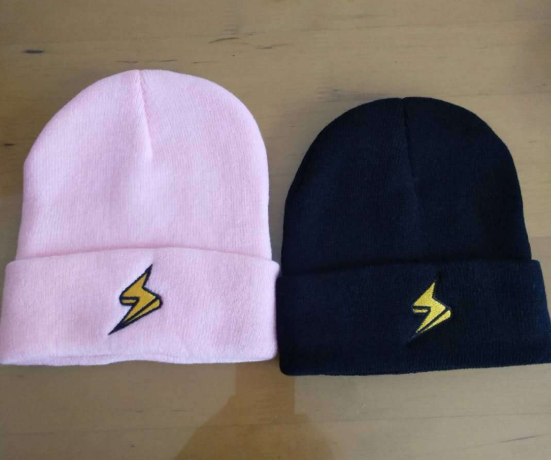 Gorro com bordado relâmpago