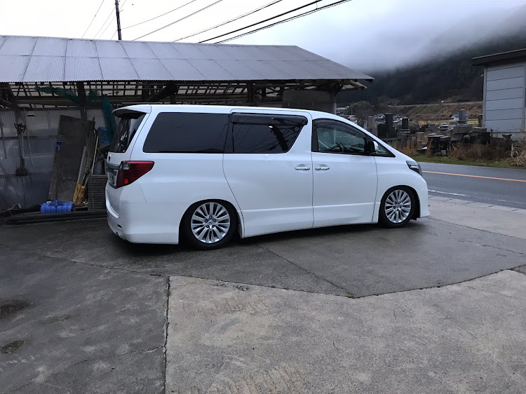 アルファードの車高調整・DIY・2020年・純正バンパーはいいぞに関するカスタム事例の投稿画像1枚目