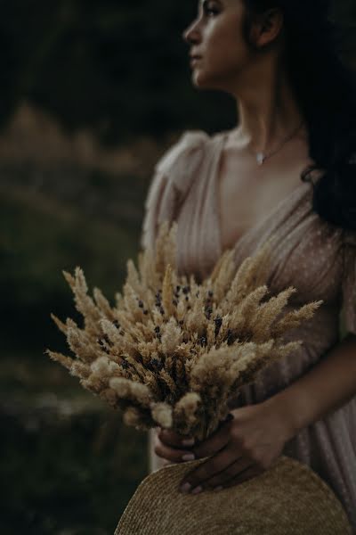 Fotografo di matrimoni Joanna Whitecrow (yanasmietana). Foto del 27 febbraio 2020