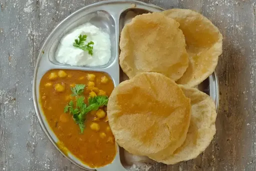 Chole With Poori