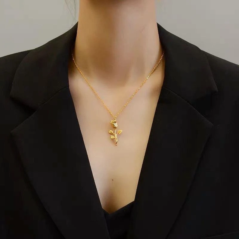 Ogrlica Rose Vintage Titanijumski Čelik Bez Bledenja Ženski Nakit Elegantan Klasičan Poklon Dugotrajan Otporan na Vodu