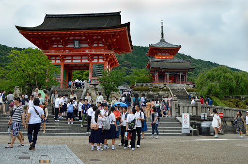 students-at-temple.jpg - Crowd visiting a temple in Kyoto.